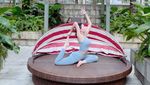 Pose Yoga Anggy Novia yang Doyan Nyemil Boba