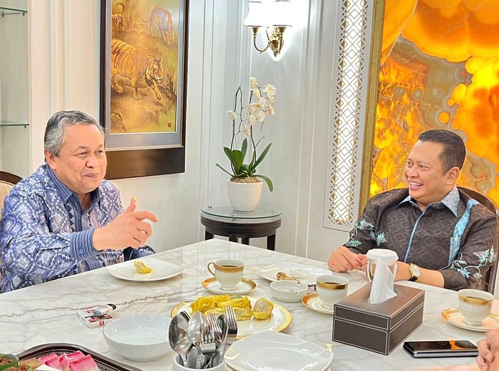 Ketua MPR RI Bambang Soesatyo bersama Gubernur Bank Indonesia Perry Warjiyo