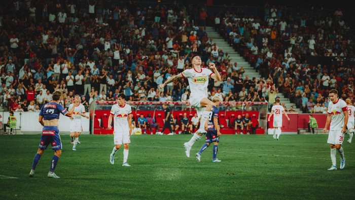 SALZBURG, AUSTRIA - JULY 22: (EDITORS NOTE: Image has been digitally enhanced.) Benjamin Sesko of FC Red Bull Salzburg celebrates after his goal during the Admiral Bundesliga match between FC Red Bull Salzburg and FK Austria Wien at Red Bull Arena on July 22, 2022 in Salzburg, Austria. (Photo by Jasmin Walter - FC Red Bull Salzburg/FC Red Bull Salzburg via Getty Images)