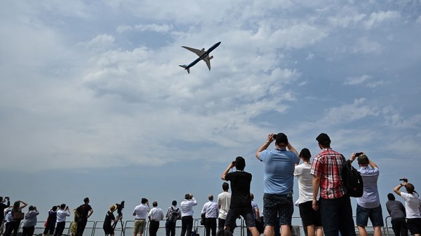 Bulan ini, Boeing memamerkan versi uji 777-9X, salah satu dari dua varian 777X, di Farnborough Airshow. Varian 777 adalah sukses besar bagi Boeing sejak beroperasi pada tahun 1995. Bulan ini, Boeing memamerkan versi uji 777-9X, salah satu dari dua varian 777X, di Farnborough Airshow. Varian 777 adalah sukses besar bagi Boeing sejak beroperasi pada tahun 1995.