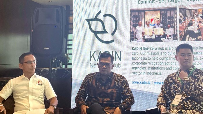 Kadin bersama perusahaan rintisan energi terbarukan Suryanesia gelar CEO Breakfast Forum. Forum ini membahas solusi transisi energi.