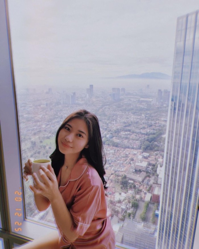 Claudia Senduk Claudia Senduk