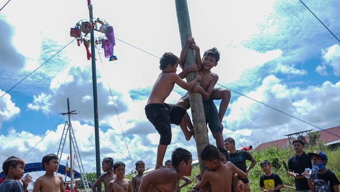 Ide lomba 17 Agustus perlu dipersiapkan jelang HUT Kemerdekaan RI. Berbagai macam perlombaan diadakan dalam rangka merayakan Hari Kemerdekaan Indonesia.