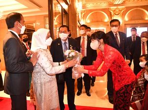 Momen Jokowi-Iriana Disambut Dita Karang Secret Number di Seoul
