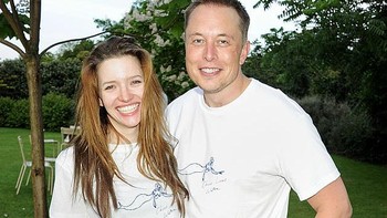 Mereka menikah tahun 2010 dan sering tampil mesra di berbagai acara. Sayangnya 2 tahun kemudian atau 2012, Elon memutuskan bercerai. Foto: Getty Images