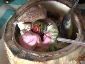 Icip Nikmat dan Segarnya Es Krim Kelapa Muda di Subang