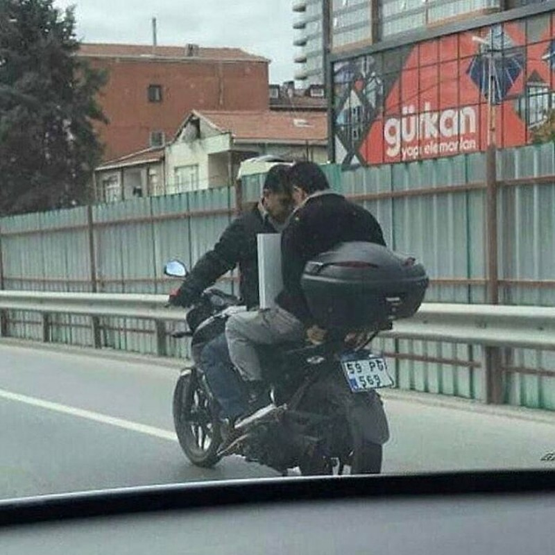 Foto Aksi Nyeleneh