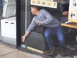 Aksi Nyeleneh yang Terekam Kamera,  Bikin Geleng-geleng dan Ngakak