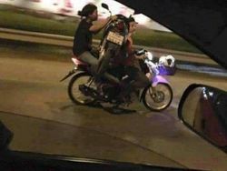 Aksi Nyeleneh yang Terekam Kamera,  Bikin Geleng-geleng dan Ngakak