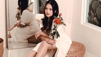 Akibat judul yang menyebut kata perselingkuhan, ia mengaku YouTube habis diserang netizen. Padahal dirinya hanya sekadar membuat konten jenaka bersama komedian populer tersebut. Foto: Instagram/beccamci7