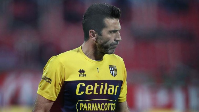 MONZA, ITALY - MARCH 02: Gianluigi Buffon of Parma Calcio looks on during the warm up prior to the Serie B match between AC Monza and Parma Calcio at Stadio Brianteo on March 02, 2022 in Monza, Italy. (Photo by Marco Luzzani/Getty Images)