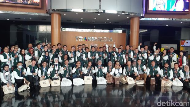 Hanya 61 orang dari belasan ribu orang yang terpilih untuk dinner bareng Chairul Tanjung (CT) Si Anak Singkong. Mereka yang terpilih merasa kaget. (Danu Damarjati/detikcom)
