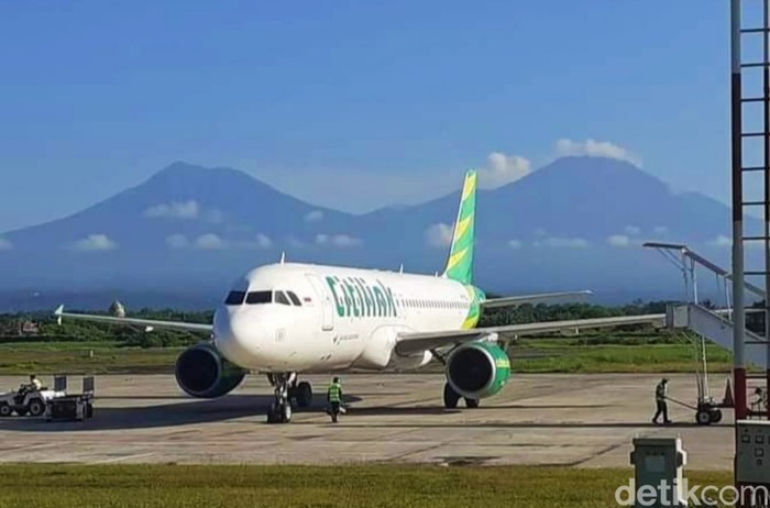 Ilustrasi pesawat parkir di Bandara Banyuwangi