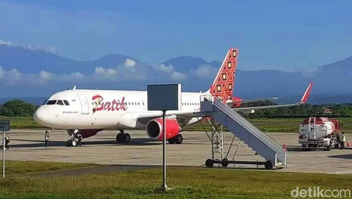Ilustrasi pesawat parkir di Bandara Banyuwangi