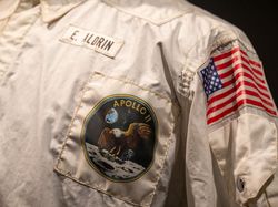 Deal! Jaket Apollo 11 Milik Buzz Aldrin Laku Rp 41 Miliar, Ini Fotonya
