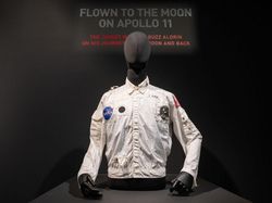 Deal! Jaket Apollo 11 Milik Buzz Aldrin Laku Rp 41 Miliar, Ini Fotonya