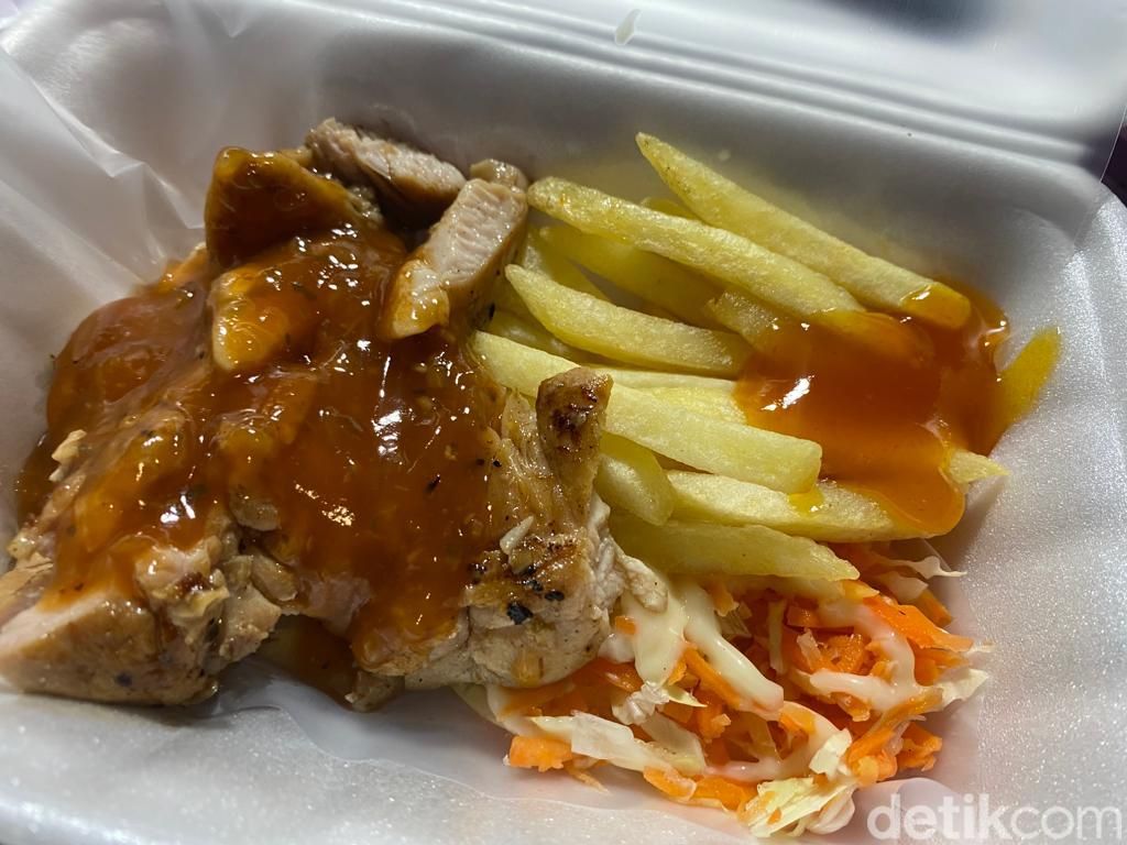 Jajan Steak 'BO' hingga Dimsum Prasmanan di Belakang Apartemen Kalibata City