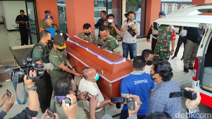 Jenazah Kopda Muslimin dibawa dari RS Bhayangkara Semarang menuju Kendal untuk dimakamkan, Kamis (28/7/2022) sore.