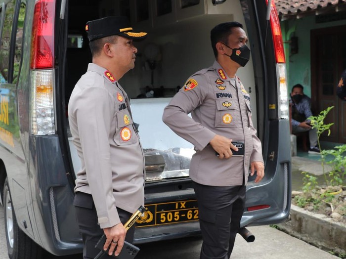 Kapolda Jateng dan Kapolrestabes Semarang di lokasi Kopda Muslimin tewas (Istimewa)