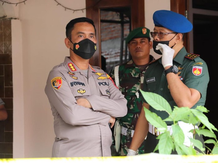 Kapolda Jateng dan Kapolrestabes Semarang di lokasi Kopda Muslimin tewas (Istimewa)