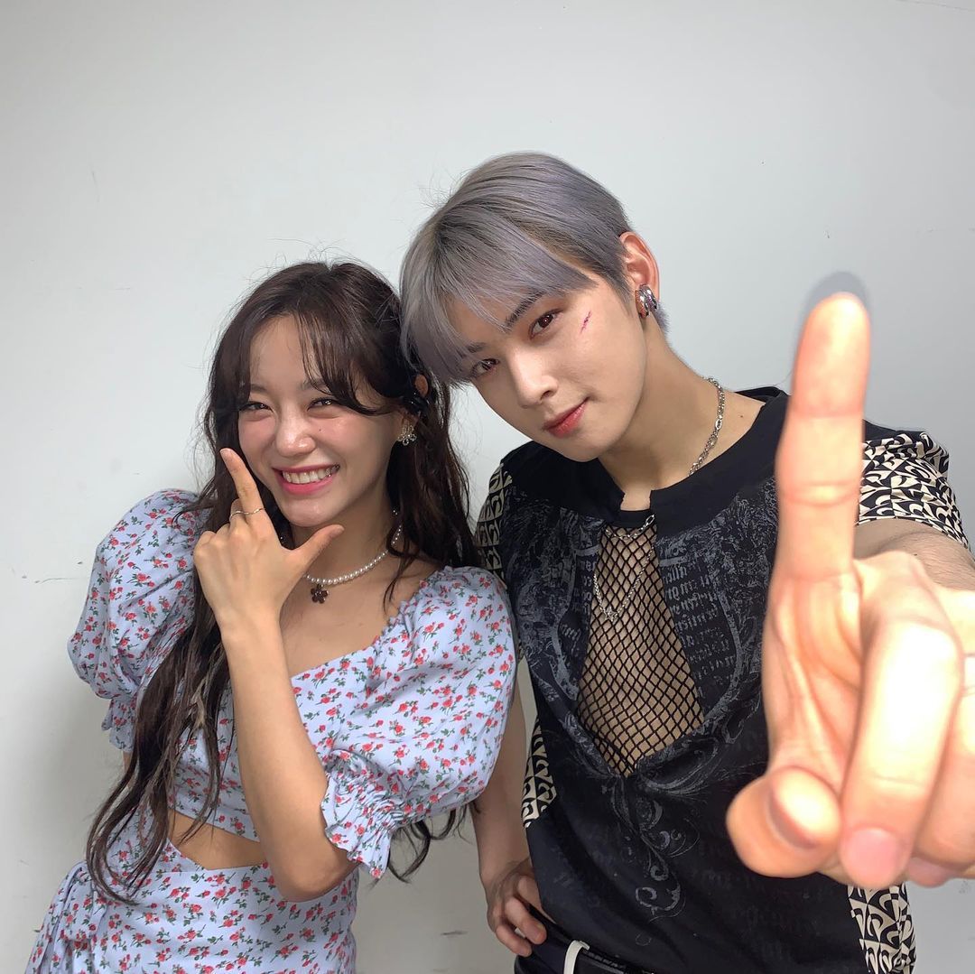 Kim Sejeong dan sahabatnya