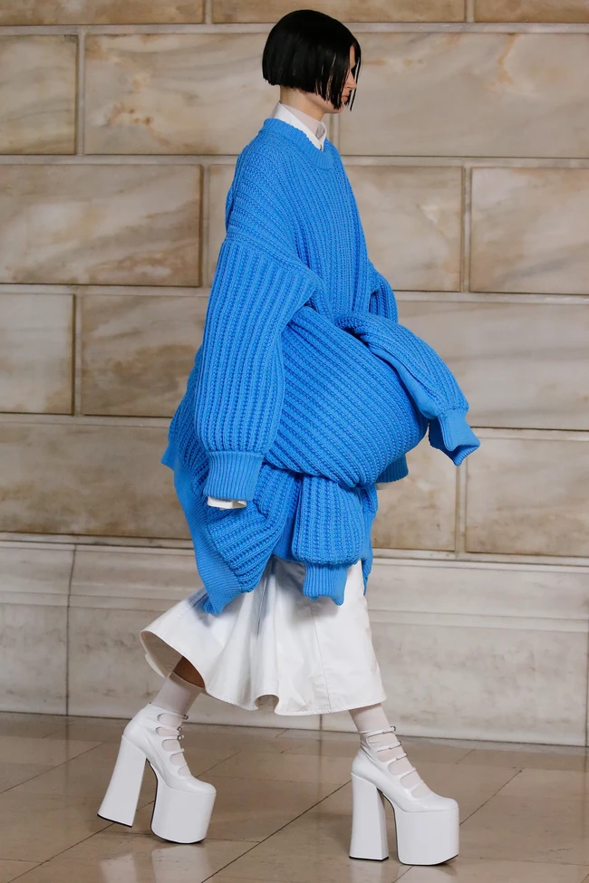 Inilah koleksi busana Marc Jacobs Fall/Winter 2022 yng ditampilkan dalam fashion show di New York Public Library. Foto: Dok. Marc Jacob.