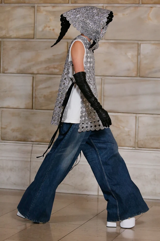 Inilah koleksi busana Marc Jacobs Fall/Winter 2022 yng ditampilkan dalam fashion show di New York Public Library. Foto: Dok. Marc Jacob.