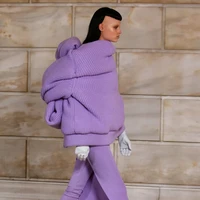 Inilah koleksi busana Marc Jacobs Fall/Winter 2022 yng ditampilkan dalam fashion show di New York Public Library. Foto: Dok. Marc Jacob.