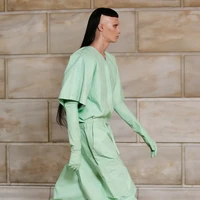 Inilah koleksi busana Marc Jacobs Fall/Winter 2022 yng ditampilkan dalam fashion show di New York Public Library. Foto: Dok. Marc Jacob.