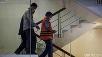 Dirut PT PNN dan PT DMI, Heri Sukamto keluar dari ruang pemeriksaan di Gedung KPK, Jakarta, Kamis (28/7/2022) pukul 17.10 WIB..
