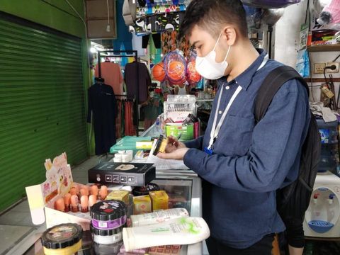 Loka POM Kabupaten Tangerang menyita puluhan kosmetik yang beredar tanpa izin dan sudah kedaluwarsa yang didapat dari tiga toko di Kecamatan Curug. (dok Istimewa)