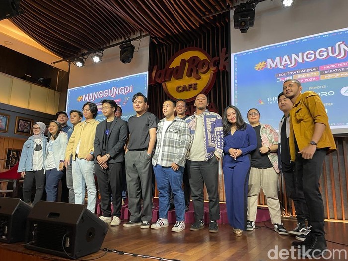 ManggungDi Festival menjadi salah satu event perayaan musik yang siap memanaskan jiwa musisi di tengah pandemi COVID-19 ini. ManggungDi Festival bersiap berjalan seperti festival musik yang lainnya.