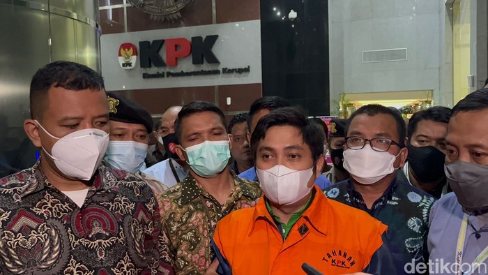 Mantan Bupati Tanah Bumbu, Mardani Maming, ditetapkan sebagai tersangka kasus dugaan suap terkait pemberian izin tambang (M Hanafi A/detikcom)