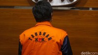 Mardani disangkakan melanggar pasal 12 huruf a atau pasal 12 huruf b atau pasal 11 UU Pemberantasan Korupsi juncto Pasal 55 ayat 1 ke-1 KUHP.