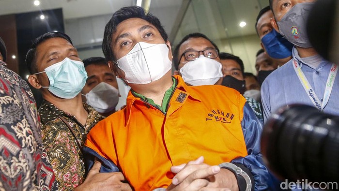 KPK menahan Mardani H Maming guna kepentingan proses penyidikan, Kamis (28/7/2022). Eks bupati Tanah Bumbu itu sebelumnya menyerahkan diri ke KPK.
