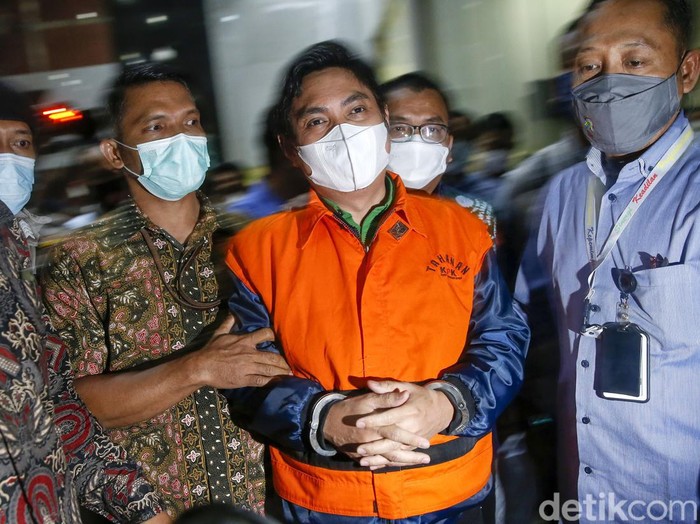 KPK menahan Mardani H Maming guna kepentingan proses penyidikan, Kamis (28/7/2022). Eks bupati Tanah Bumbu itu sebelumnya menyerahkan diri ke KPK.