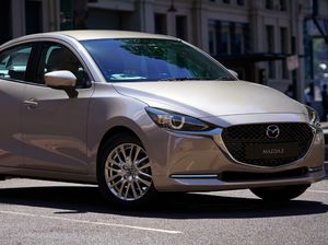 Harga Sama-sama Rp 338,8 Juta, Pilih Mazda 2 Sedan Apa Hatchback?