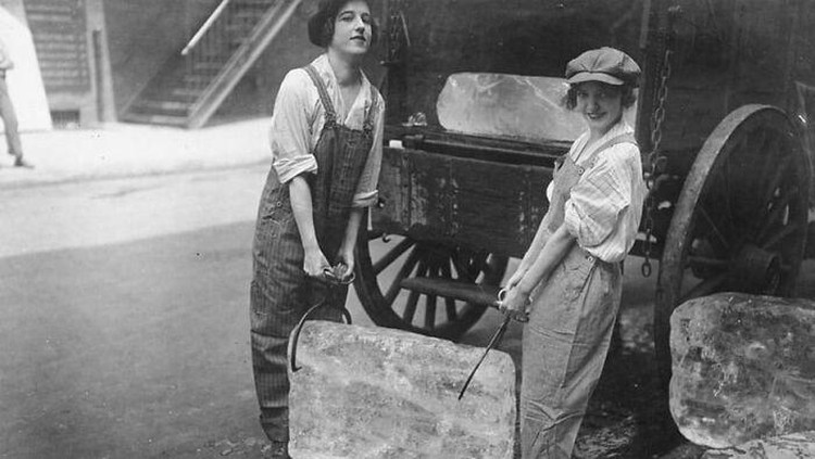 Melihat 9 Foto Bersejarah Paling Menarik Dari Halaman Facebook “History In Pictures”. Melihat 9 Foto Bersejarah Paling Menarik Dari Halaman Facebook “History In Pictures”.