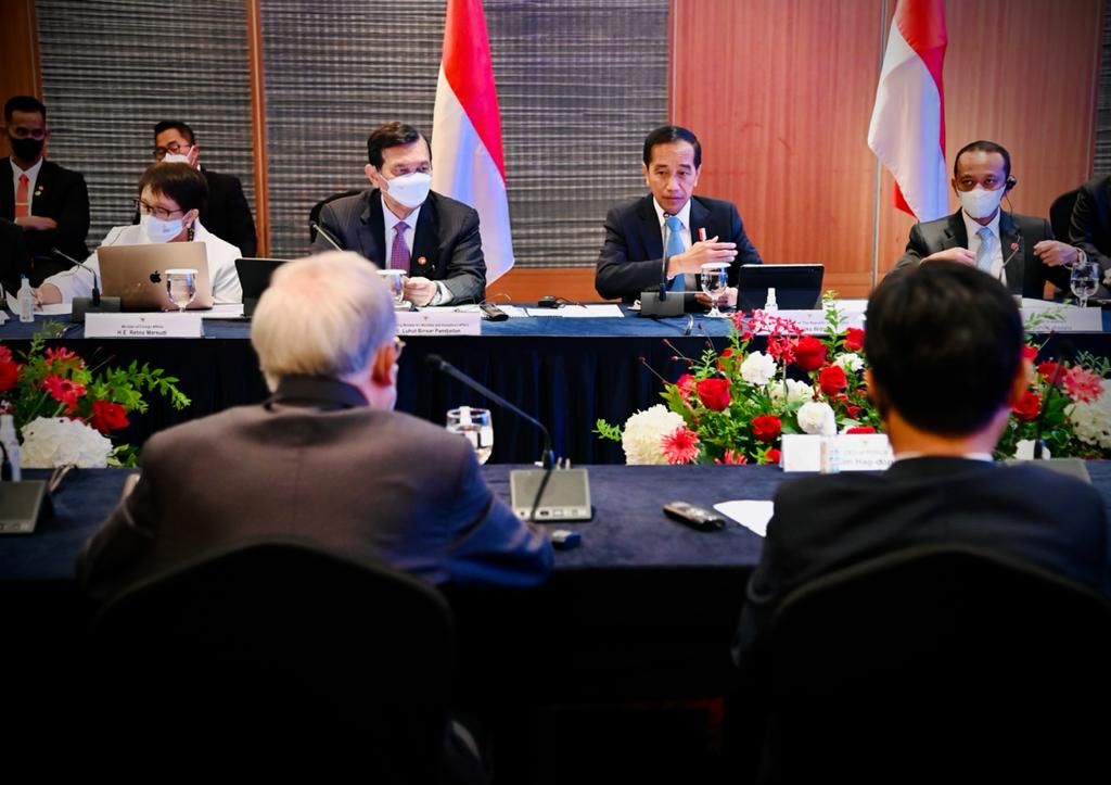 Mengawali kunjungannya di Korea Selatan, Presiden Joko Widodo menghadiri pertemuan dengan CEO perusahaan-perusahaan Korea Selatan di Lotte Hotel, Seoul, pada Kamis pagi, 28 Juli 2022. Dalam pertemuan, para CEO memberikan tanggapan atas iklim investasi di Indonesia yang dinilai sangat kondusif. (Dok: Biro Pers Sekretariat Presiden)