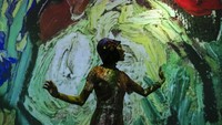 Bagi sebagian pengunjung, berdiri di depan sebuah lukisan untuk mengagumi warna dan bentuknya saja dirasa masih belum cukup. Maka pameran multimedia interaktif ini adalah jawabannya.