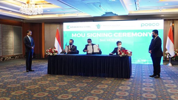 Menteri Investasi/Kepala BKPM menandatangani MoU dengan POSCO dalam kunjungan kerjanya mendampingi Presiden RI Joko Widodo ke Seoul, Korea Selatan (28/7). (Dok: Kementerian Investasi/BKPM)