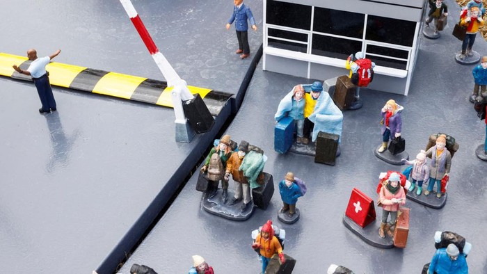 Miniatur Pengungsi Ukraina Miniature models depict European Commission President Ursula von der Leyen shaking hands with Ukraine's President Volodymyr Zelenskiy, surrounded by people with European and Ukrainian flags celebrating outside the Independence Monument in Kyiv's Maidan Square, at The