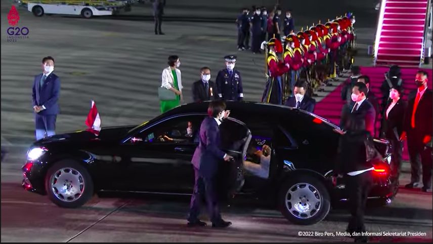 Mobil Mewah Mercedes-Maybach S 600 Guard Jokowi di Korea