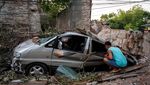 Mobil-mobil ini Ringsek Akibat Gempa Filipina