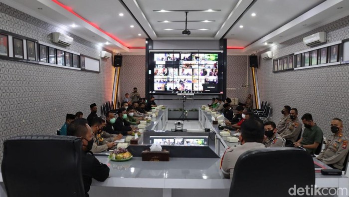 Pertemuan para pendekar Bojonegoro bersama Kapolres dan jajarannya untuk menyepakati keamanan 1 Suro.