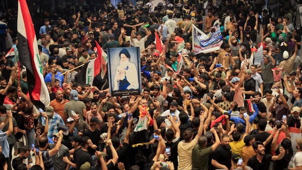 Keriuhan Demonstran Saat Kuasai Gedung Parlemen Irak, Ini Fotonya