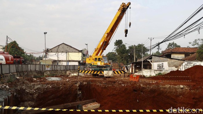 Progres Terkini Pembangunan Tol Cimanggis-Cibitung Proyek Tol Cimanggis-Cibitung terus dikerjakan, salah satunya di kawasan Cibubur. Begini progres terkininya.