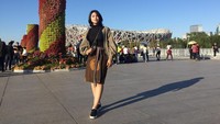Potret saat Rita Yuliana memakai batik. Foto: dok Twitter