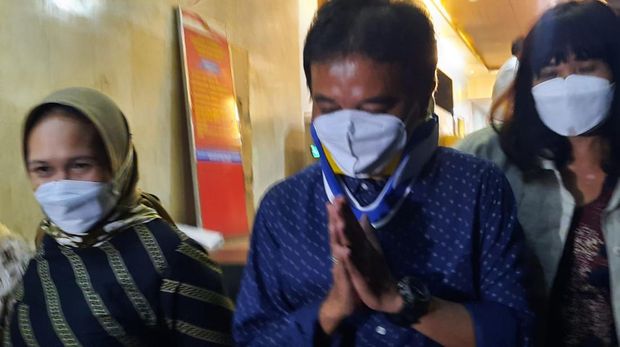 Roy Suryo selesai menjalani pemeriksaan sebagai tersangka kasus meme stupa di Polda Metro Jaya, Kamis (28/7/2022).