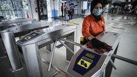 Saat ini, sudah terpasang mesin tap in dan tap out untuk penumpang KRL di Stasiun BNI City. Pun tanda (sign) bagi penumpang juga sudah terpasang di stasiun yang berjarak puluhan meter dengan Stasiun Sudirman tersebut.  